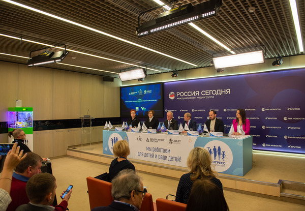 Госзакупки средств обучения: оттолкнуться от санкций и выйти из импортной западни 