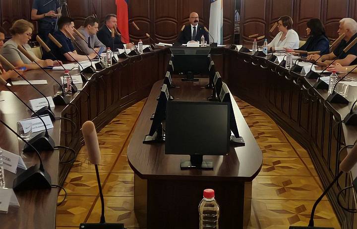 Новые меры поддержки производителей детских товаров обсудили в Кировской области